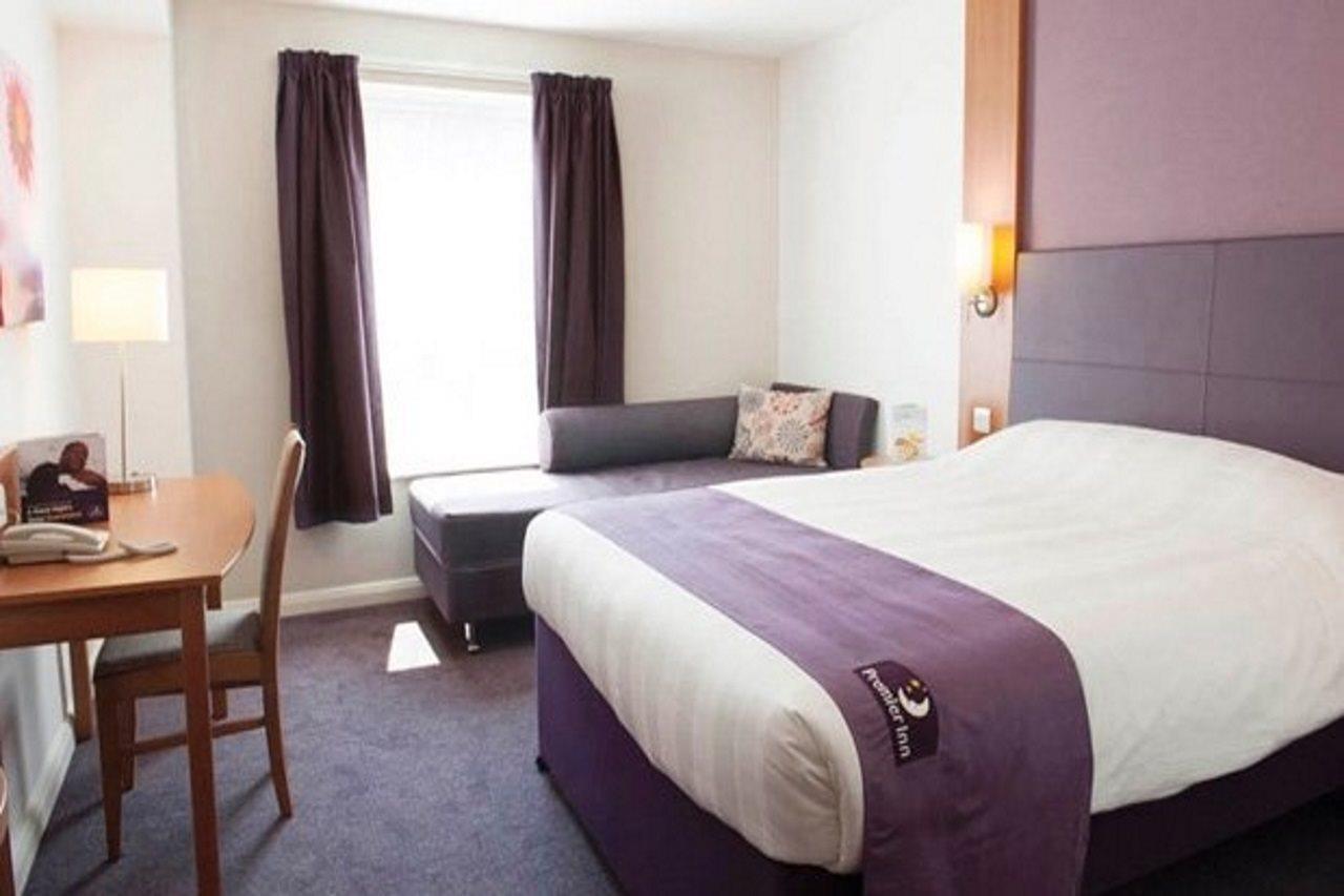 Premier Inn Newton Abbot Bagian luar foto