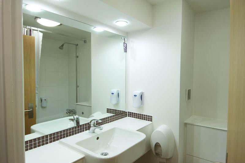 Premier Inn Newton Abbot Bagian luar foto